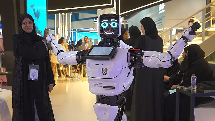 Fantascienza Dubai?  GITEX presenta auto volanti, cani robot e taxi senza conducente