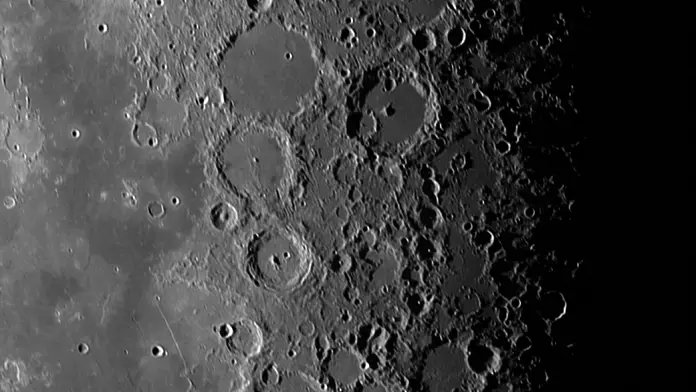 Nelle immagini: La Terra e la Luna catturate dalla navicella spaziale Lucy della NASA