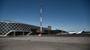 Un passeggero ubriaco costringe l'aereo ad effettuare un atterraggio di emergenza in Grecia