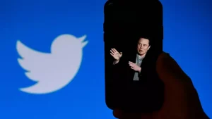 Elon Musk annuncia un abbonamento Twitter mensile da $ 8 per il segno di spunta blu e altre funzionalità