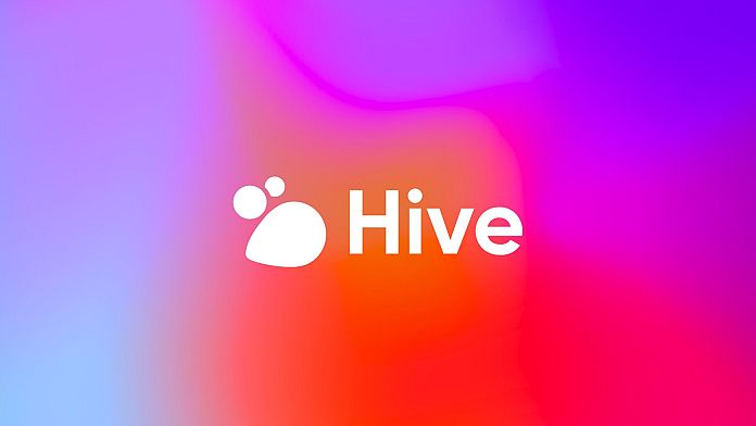 Hive Social raggiunge i due milioni di download mentre la sopravvivenza di Twitter è in bilico