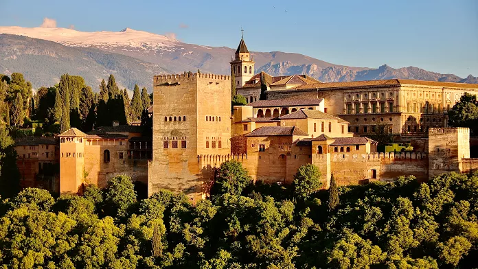 I viaggiatori in economia dovrebbero recarsi in questa città spagnola sotto il radar per musei gratuiti e birra a buon mercato