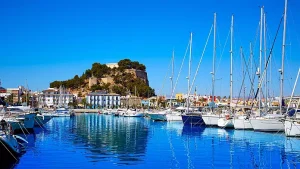 La Spagna vuole eliminare la regola dei 90 giorni per i turisti britannici, consentendo loro di rimanere a tempo indeterminato