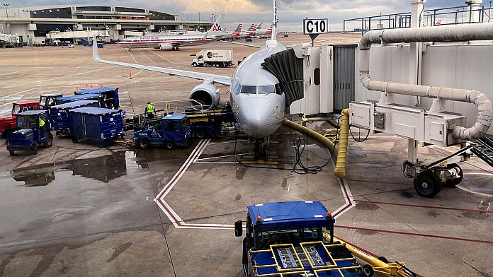 La beneficenza per i viaggi sostenibili chiede limiti sui voli a lunga distanza e limiti alla crescita dell'aviazione