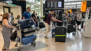 L'aeroporto di Heathrow revoca il limite massimo dei passeggeri in partenza, ma emette un avviso prima di Natale