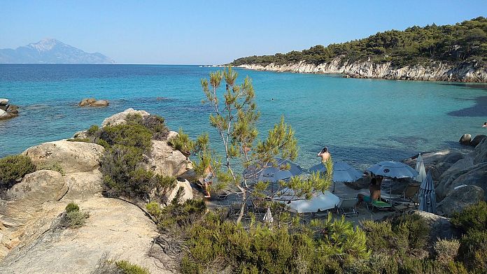 "Non solo isole": la Grecia chiede ai turisti di esplorare oltre le isole per prevenire il turismo eccessivo