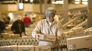 Secondo quanto riferito, Amazon si sta preparando a perdere 10.000 posti di lavoro aziendali e tecnologici in tutto il mondo