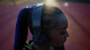 Dimentica i cavi.  Questa nuova tecnologia solare consente alle tue cuffie di ricaricarsi da sole