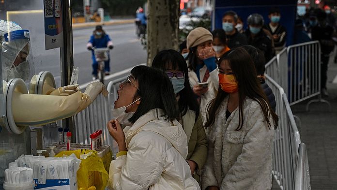 La Cina allenta le restrizioni COVID: tutto ciò che devi sapere su test e quarantena