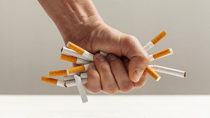 La Nuova Zelanda approva una legge unica sull'età minima per il tabacco che mira a vietare il fumo per la prossima generazione
