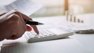 Solo il 3% delle aziende europee prevede di aumentare i salari in linea con l'inflazione, secondo uno studio