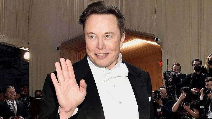 Vox Populi, Vox Dei: gli utenti di Twitter votano per Elon Musk per dimettersi dalla carica di CEO dell'azienda