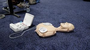 CES 2023: questo defibrillatore domestico compatto alimentato dall'intelligenza artificiale è progettato in modo che chiunque possa contribuire a salvare una vita