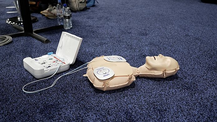 CES 2023: questo defibrillatore domestico compatto alimentato dall'intelligenza artificiale è progettato in modo che chiunque possa contribuire a salvare una vita