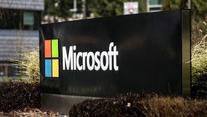 ChatGPT: Microsoft investe miliardi in più in OpenAI mentre la corsa tecnologica con Google si surriscalda attorno all'IA