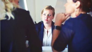 Google, Microsoft, Twitter: l'elenco crescente di aziende tecnologiche che tagliano posti di lavoro e congelano le assunzioni