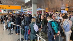 La scorsa estate la metà di tutti i voli europei è stata ritardata.  Quali aeroporti sono stati i peggiori e i migliori?