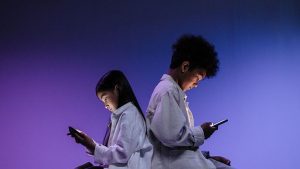 Le scuole statunitensi stanno facendo causa alle piattaforme di social media per aver "danneggiato" la salute mentale dei giovani