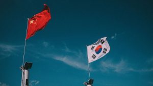 "Pratiche discriminatorie": la Cina sospende i visti per il Giappone e la Corea del Sud per rappresaglia sulle regole COVID