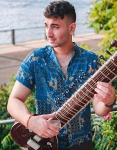 Rishab Rikhiram Sharma racconta come la musica lo abbia aiutato a far fronte al dolore e all'ansia