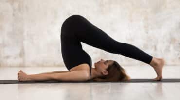 posizioni yoga per ridurre il grasso della pancia