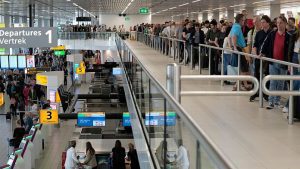 Aeroporto di Schiphol: cosa significano i limiti di passeggeri estesi per i viaggi di Pasqua?