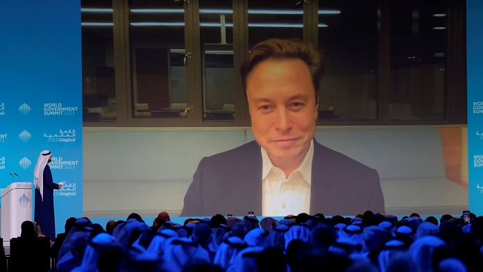 Elon Musk ha donato quasi 2 miliardi di euro in azioni Tesla in beneficenza l'anno scorso, mostrano i documenti