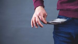 I salari minimi sono diminuiti a causa dell'aumento dell'inflazione.  Ecco come stanno le cose in tutta Europa