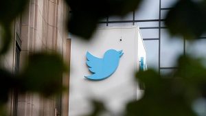 Secondo quanto riferito, Elon Musk ha licenziato altro personale di Twitter, incluso il manager che dormiva sul pavimento dell'ufficio