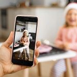 "Condivisione": perché la Francia sta cercando di impedire ai genitori di condividere eccessivamente le immagini dei propri figli online?