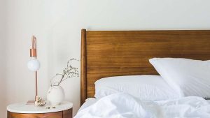 Cos'è il turismo del sonno?  Gli hotel che offrono menù di cuscini e un concierge del sonno