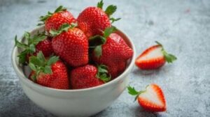 fragola per lo sbiancamento dei denti