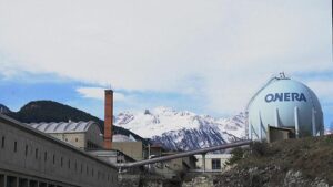 Queste gigantesche gallerie del vento nelle Alpi francesi sono il luogo in cui vengono testati i nuovi modelli di aerei