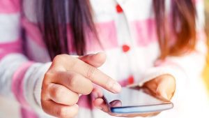 "Un cerotto su una ferita grave": i critici criticano TikTok per aver esteso i limiti di tempo per gli adolescenti