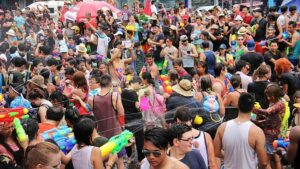 Cos'è Songkran?  Tutto quello che c'è da sapere sui festeggiamenti umidi e selvaggi del capodanno tailandese