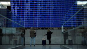 Scioperi del Primo Maggio in Francia: le compagnie aeree hanno chiesto di cancellare i voli mentre i controllori del traffico aereo se ne vanno