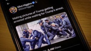 Come individuare un deepfake di intelligenza artificiale, dall'arresto di Trump al piumino del Papa