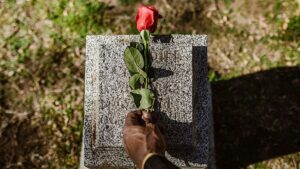 Cosa succede ai tuoi account sui social media dopo la tua morte?