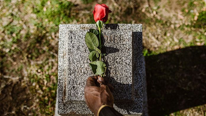 Cosa succede ai tuoi account sui social media dopo la tua morte?