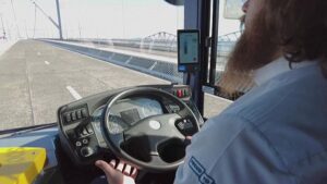 I primi autobus autonomi del Regno Unito iniziano a trasportare passeggeri in Scozia