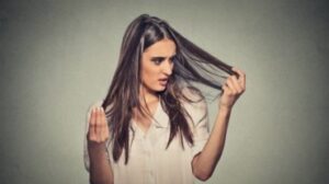 Consigli per la cura dei capelli grigi
