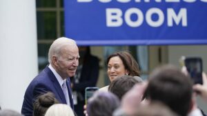 Joe Biden e Kamala Harris incontrano i CEO di Big Tech per affrontare i rischi legati all'IA