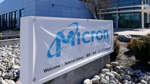 La Cina vieta i chip Micron per "rischi per la sicurezza" mentre la lite tecnologica con gli Stati Uniti si intensifica