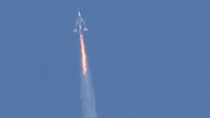 La rivale di Blue Origin, Virgin Galactic, annuncia il ritorno nello spazio con il riavvio dei suoi voli commerciali