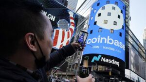 Coinbase si unisce a Binance nel mirino della SEC in mezzo a una più ampia repressione delle criptovalute da parte dei regolatori statunitensi