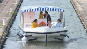 "È completamente magico": la prima barca fluviale alimentata a idrogeno della Francia è disponibile per il noleggio