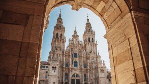 Santiago de Compostela vuole introdurre la tassa di soggiorno per prevenire il "turismo incontrollato"
