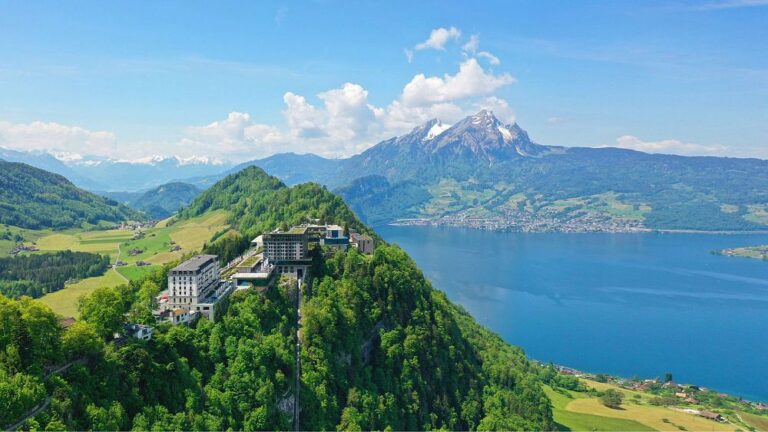 Dagli elicotteri ai parapendii: cinque hotel che offrono arrivi sbalorditivi