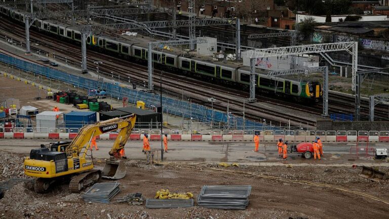 “Colossale spreco di denaro pubblico”: il Regno Unito minaccia di tagliare la ferrovia ad alta velocità nord-sud