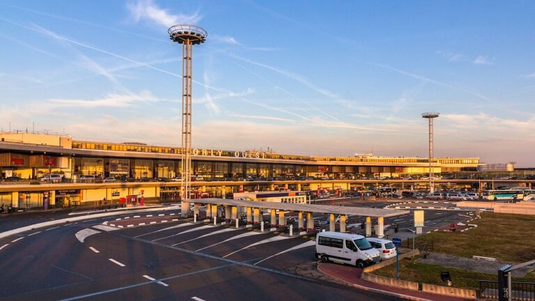 Coppa del mondo di rugby: il caos aeroportuale potrebbe colpire la Francia mentre i controllori del traffico aereo minacciano uno sciopero